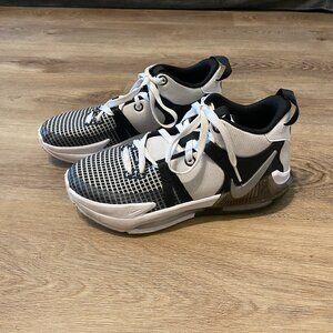 Nike LeBron Witness 7 Basketball Shoes